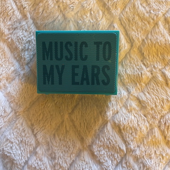 Bluetooth speaker - Picture 1 of 6